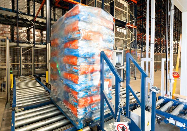 Mecalux robotiza el almacén de Alinatur para producir 120.000 toneladas anuales de alimentos para mascotas