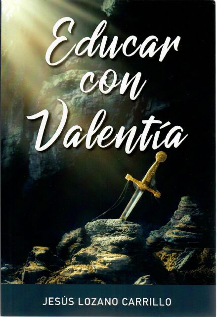 La Red de Bibliotecas de Lorca celebra el Día del Libro repartiendo flores y un ejemplar de 'Educar con valentía', del escritor Jesús Lozano, a todos sus usuarios y usuarias