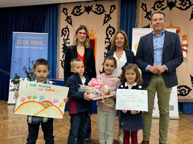 El alcalde de Lorca entrega los galardones del concurso de cuentos 'Premios Concha Fernández-Luna'