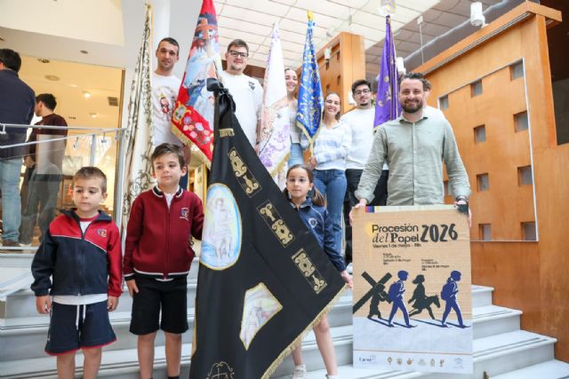 Cerca de un millar de jóvenes tomarán la calle Corredera de Lorca para desfilar en la Procesión del Papel