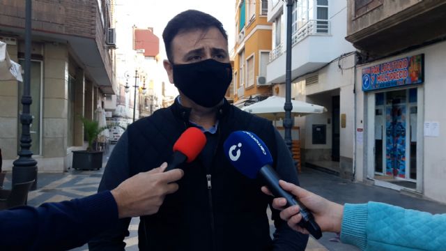 La batería de ayudas municipales de 2.000 euros para autónomos, comerciantes y autónomos impulsada por Fulgencio Gil permanece bloqueada por la inoperancia del actual alcalde