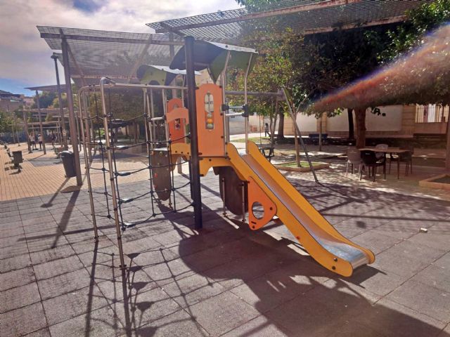 IU pide al ayuntamiento que retire el caucho de los parques infantiles lorquinos ante la alerta sanitaria que realiza el centro superior de investigaciones científicas