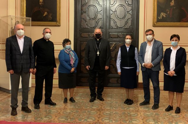 Cáritas y las Hijas de la Caridad de San Vicente de Paúl se unen frente a la pobreza en Lorca
