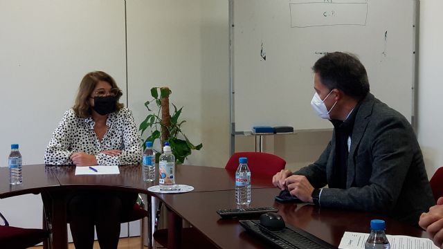 Fulgencio Gil y Mabel Campuzano mantienen una reunión de trabajo para coordinar y planificar las actuaciones en materia de Educación y Cultura