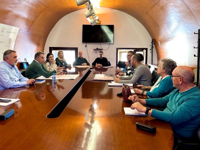 El alcalde preside una reunión de trabajo con representantes vecinales de las pedanías altas para informar de los proyectos de plantas de biogás