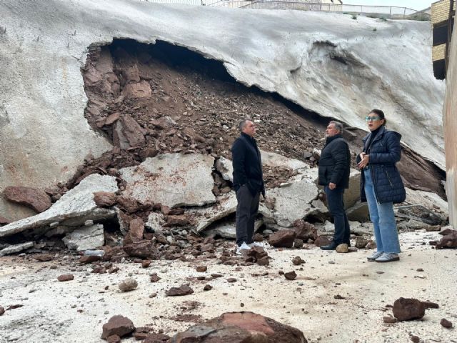 El Ayuntamiento de Lorca emprende una intervención de urgencia en el barrio de San Cristóbal por un desprendimiento