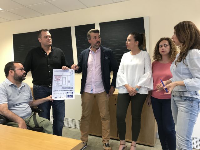 ASDIFILOR organiza una charla  coloquio destinada a comerciantes con el objetivo de ofrecerles información y asesoramiento técnico sobre accesibilidad en sus locales