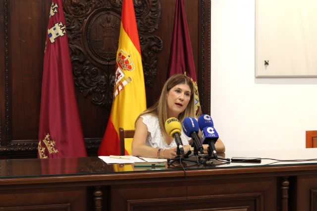 El PP constata el rechazo de los empresarios lorquinos al acuerdo del gobierno de Pedro Sánchez que obliga a que sus trabajadores atiendan en catalán