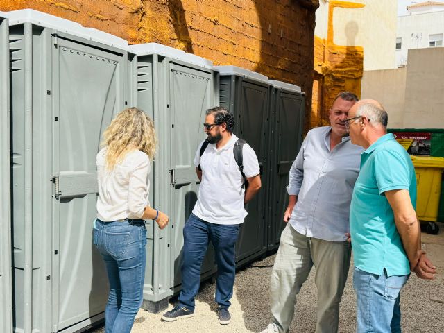 El Ayuntamiento de Lorca y los vecinos del casco histórico celebran el buen funcionamiento del solar acondicionado de la calle Álamo con motivo de la Feria