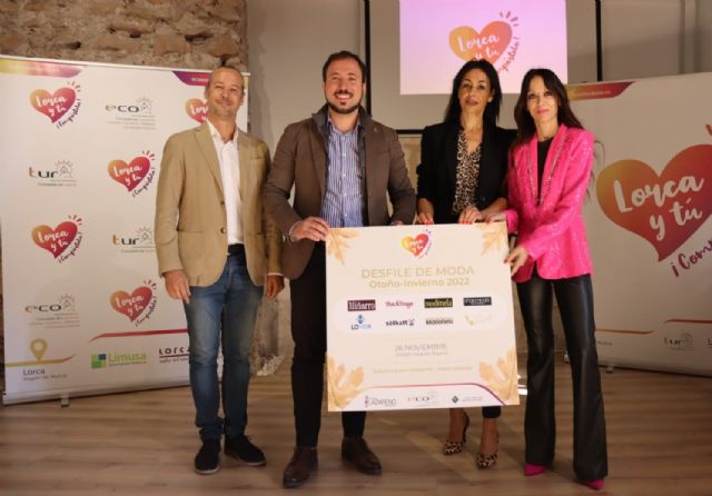 Comerciantes lorquinos organizan un nuevo desfile de moda de la temporada otoño-invierno 2022/2023