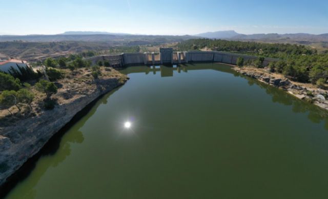 La CHS formaliza el contrato para la recuperación de los órganos de desagüe de la presa de Puentes