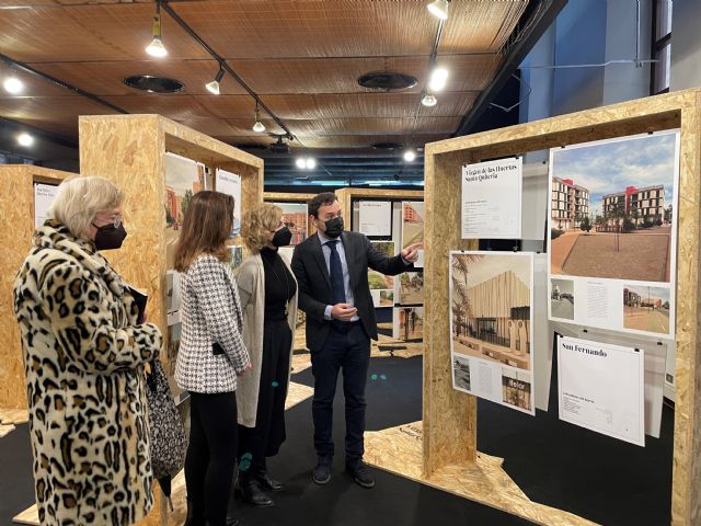 El Colegio de Arquitectos acoge la muestra que destaca la profunda transformación de Lorca en los últimos diez años