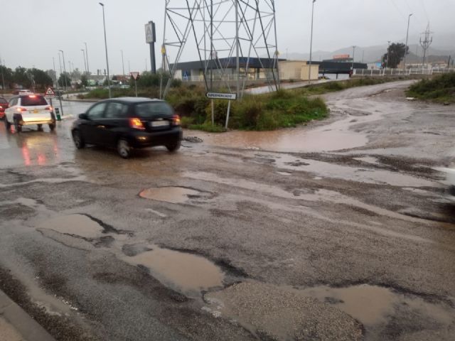 IU-Verdes Lorca exige la reparación de vías urbanas llenas de socavones 'antes de que ocurra una desgracia'