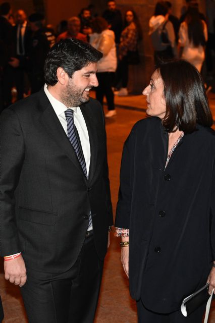 López Miras destaca la “emotividad, cariño y recuerdos” del pregón de la Semana Santa de Lorca pronunciado por Catalina Miñarro