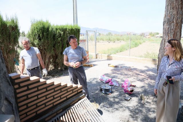 Lorca mejora el parque infantil y la zona de ocio de Cazalla con actuaciones de rehabilitación y mantenimiento