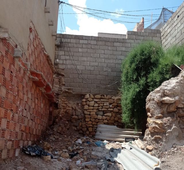 Vecinos de la calle Sol en San Pedro temen que el deterioro de la misma acabe causando daños en personas y viviendas