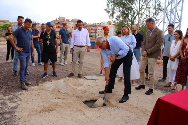 Arranca la construcción de la primera unidad de convivencia que levantará Apandis en un solar municipal de La Viña