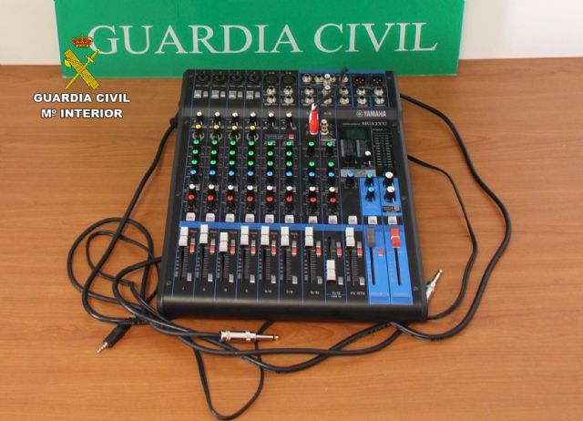 La Guardia Civil detiene a tres jóvenes en Lorca dedicados a cometer robos en colegios