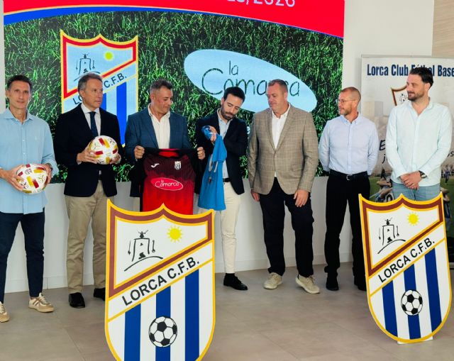 El Ayuntamiento de Lorca celebra la apuesta deportiva del grupo empresarial La Comarca con el Lorca Fútbol Base y su escuela