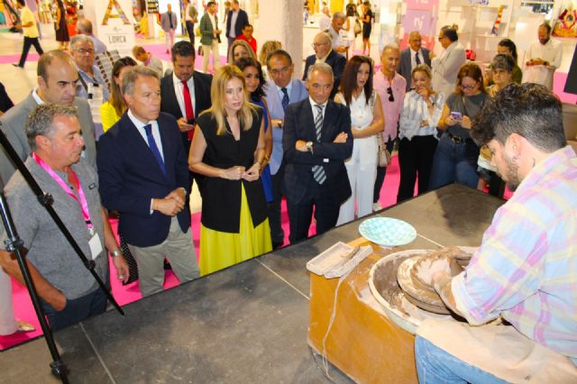 Un centenar de stand de toda España y miles de visitantes convierten a Lorca en 'capital de la Artesanía' de la mano de FERAMUR