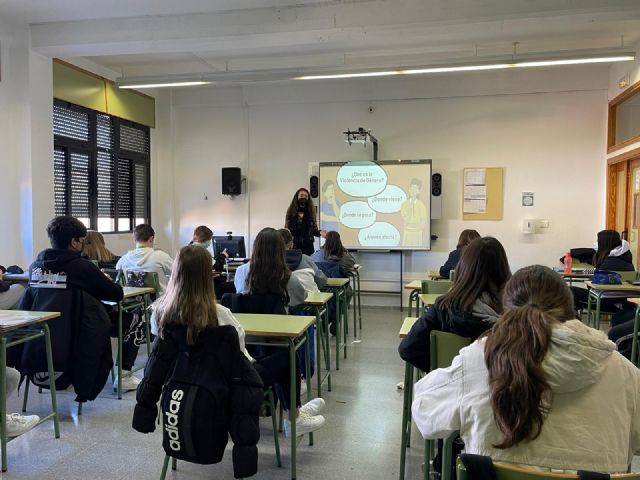 La Concejalía de Juventud imparte el taller 'Juntos contra la Violencia de Género' a más de 300 alumnos y alumnas del Instituto de Educación Secundaria Príncipe de Asturias