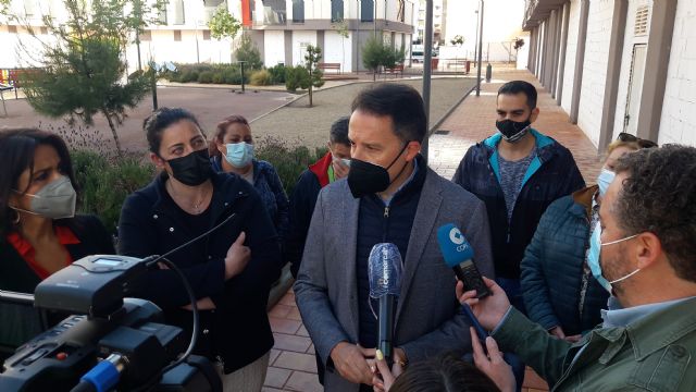 Ocho familias del barrio de San Fernando no pueden volver a sus hogares diez años después del terremoto porque el ayuntamiento no envía el 'papeleo'