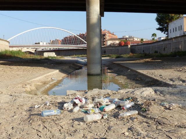 El incumplimiento del deber legal de elaborar un inventario caminos públicos y la opacidad sobre control de plagas llegan al pleno de la mano de iu