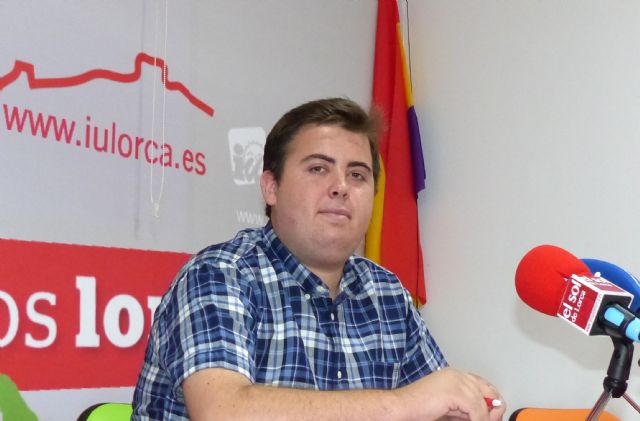 Por ahorrarse el sueldo de un socorrista, el PP obliga 'a nadar en procesión' en Lorca