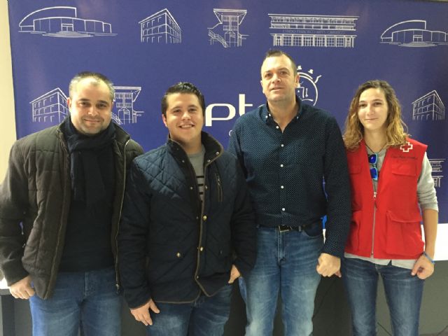 El Paso Encarnado realiza una campaña de recogida de juguetes para Cruz Roja que finaliza este próximo sábado con un partido de fútbol solidario