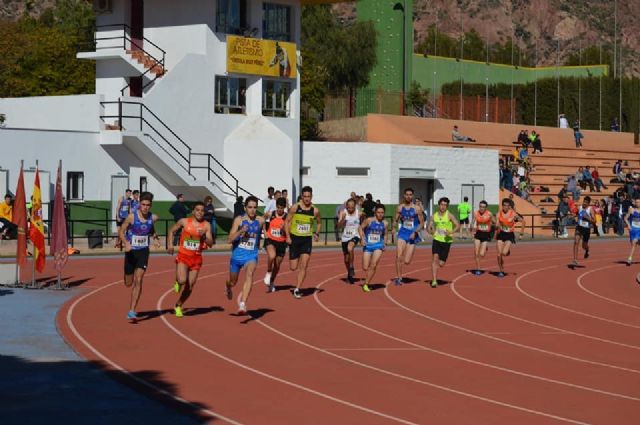 Intenso sábado de atletismo bajo el sol lorquino