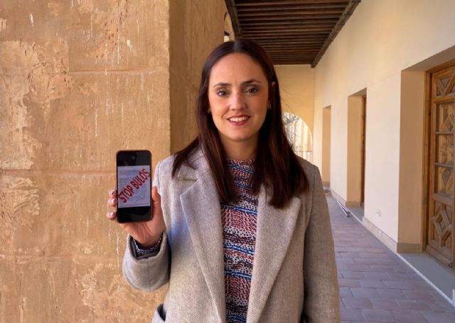 Partido Popular y VOX se oponen a combatir los bulos y noticias falsas en los institutos