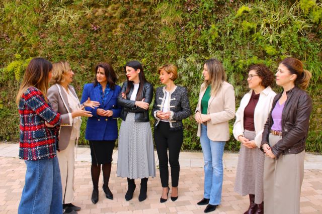 El PP lanza en Lorca una ofensiva conjunta en todos los parlamentos para conseguir una Ley Orgánica nacional que prohíba el burka