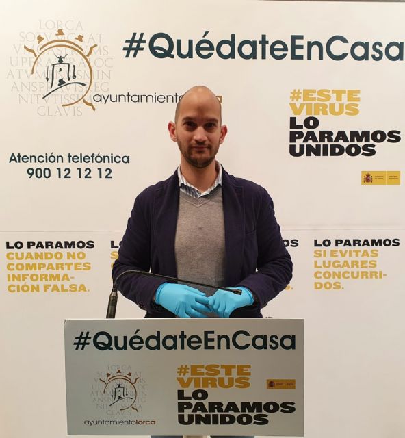 Lorca pide 'acudir de manera escalonada' para evitar aglomeraciones en las farmacias al recoger las mascarillas para mayores de 65 años