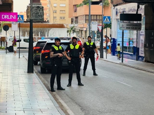La Policía Local despliega más de 14 controles cada día y detiene a seis personas durante la última semana