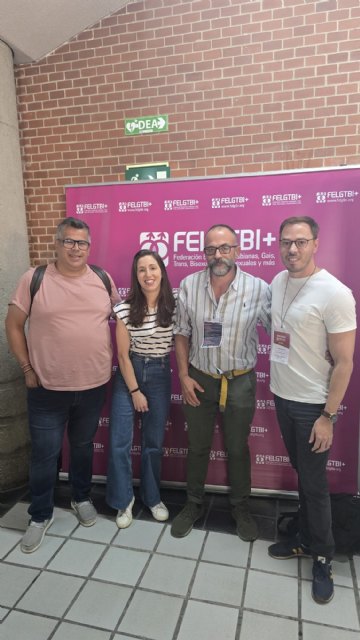 Enrique Olcina, presidente de Lorcaíris, con Paula Iglesias, presidenta , Jonas Candaosa, movimientos sociales y Jesús Antonio Muñoz, tesorero de la FELGTBI+