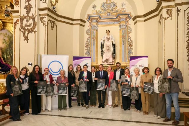 El Paso Blanco conmemorará el XXV aniversario del trono de la Santa Mujer Verónica, el primero de la Semana Santa de Lorca portado exclusivamente por mujeres