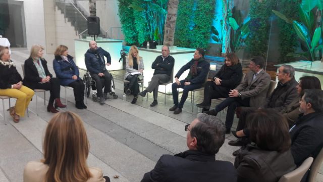 Fulgencio Gil destaca la labor de los maestros como 'pieza clave para el futuro de la Región de Murcia'