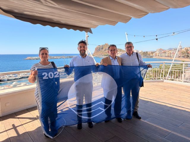 La Cala de Calnegre se consolida como un destino de calidad turística y medioambiental al recibir por noveno año la Bandera Azul