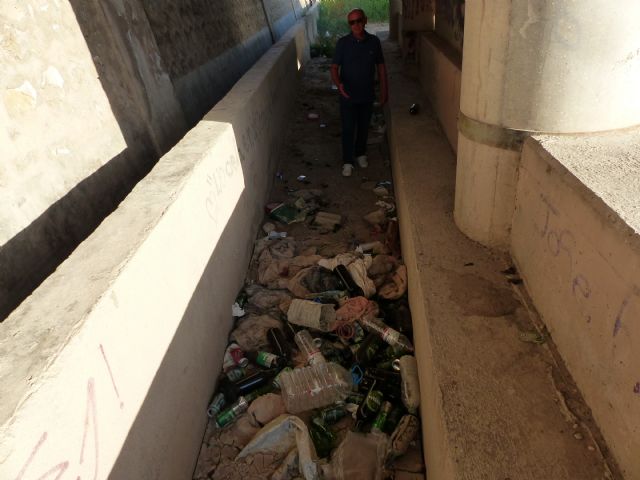 La basuraleza se apodera de nuestros espacios naturales y del casco urbano