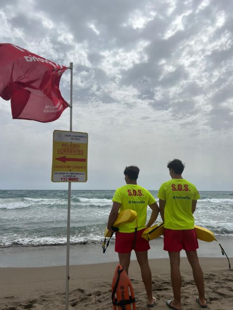 Socorristas adscritos al Plan Copla del Servicio de Emergencias Municipal de Lorca rescatan a seis personas en la cala de Calnegre tras quedar atrapadas por una fuerte corriente
