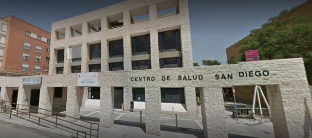 Animan a las personas mayores de 65 años y los grupos de riesgo a hacer uso de la campaña gratuita de vacunación frente al virus de la gripe