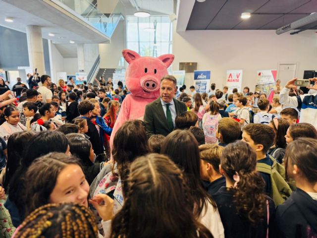 El alcalde de Lorca, Fulgencio Gil, apuesta por 'promover desde el colegio el conocimiento de la cultura ganadera'