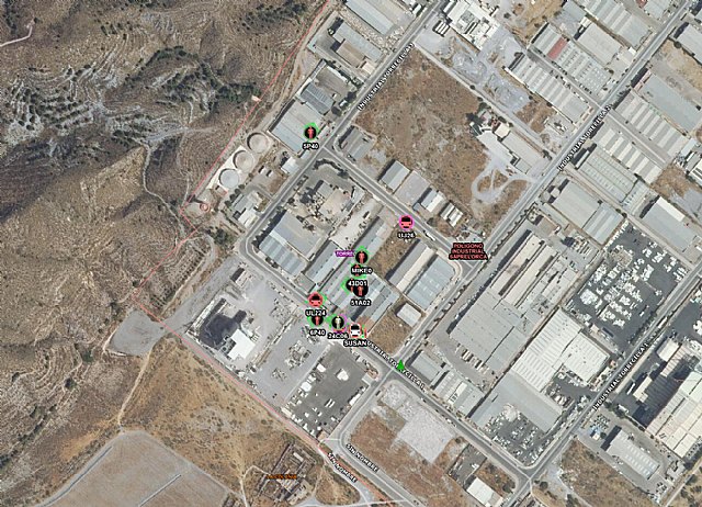 Sanitarios han atendido a 6 personas en el incendio en una nave del polígono «Saprelorca»