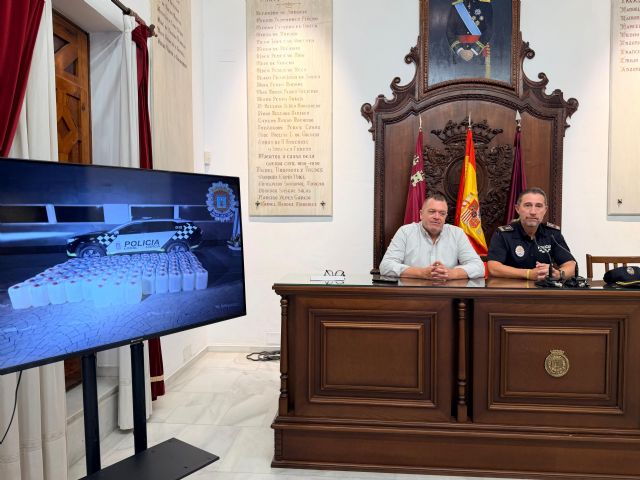 La Policía Local de Lorca detiene a un individuo e interviene más de 2.300 litros de gasolina destinados presuntamente al abastecimiento de narcolanchas