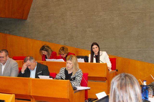 Cientos de cofrades blancos y encarnados de Lorca contarán con una acera de más de tres metros para llegar a sus naves