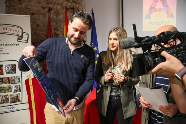 Regresa a Lorca la propuesta gratuita 'Arte Neón y Vino', esta vez en pareja, para fomentar la creatividad de los jóvenes