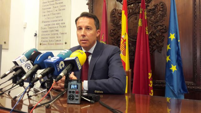 El Ayuntamiento solicita a S.M el Rey que conceda la Corbata de Honor de la Real Orden de Isabel la Católica a la UME