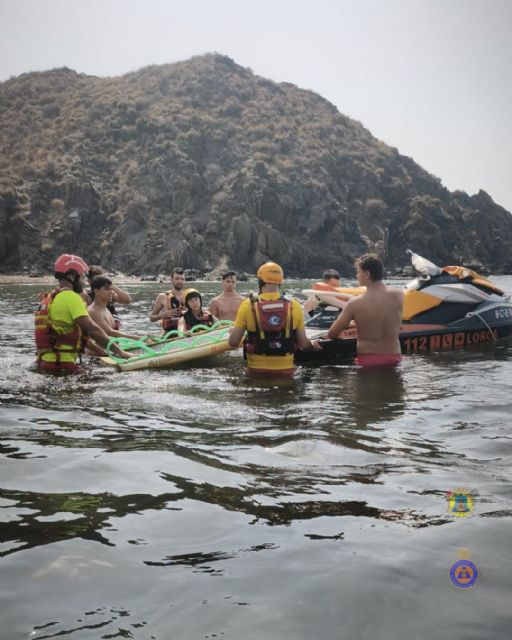 Socorristas adscritos al plan COPLA rescatan a dos bañistas con dificultades para salir del agua tras finalizar el servicio de vigilancia