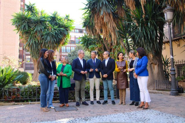 El Cristo del Rescate y el de la Coronación procesionarán a hombros de medio millar de lorquinos en la Magna de Murcia