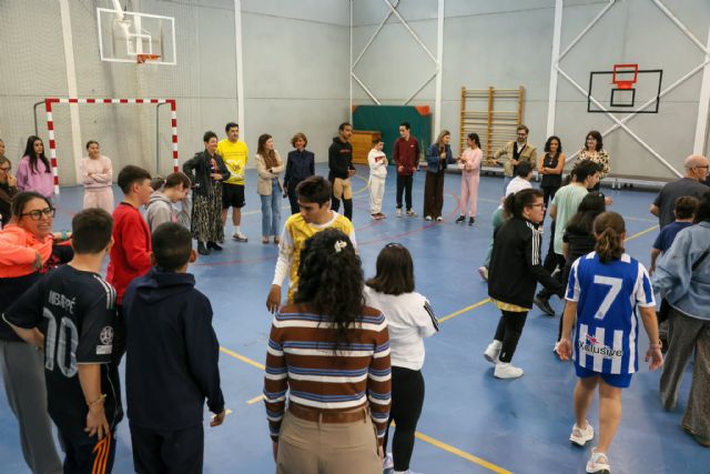 El IES Bartolomé Pérez Casas acoge las I Jornadas de Deporte Inclusivo 'Todos Jugamos' para fomentar la integración y el compa&ntilde;erismo entre el alumnado